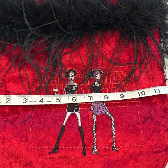 Red Novelty Shoulder Handbag. 2 Very Chic Ladies on front with feathers - Picture 2 of 10